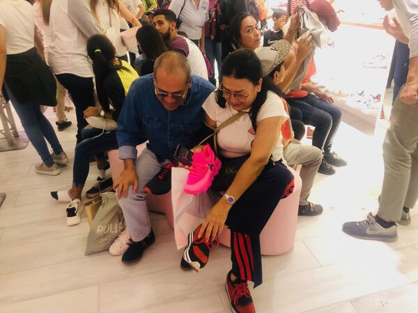 La Venezuela consumista llegó para quedarse: el fenómeno de la dolarización - Sputnik Mundo