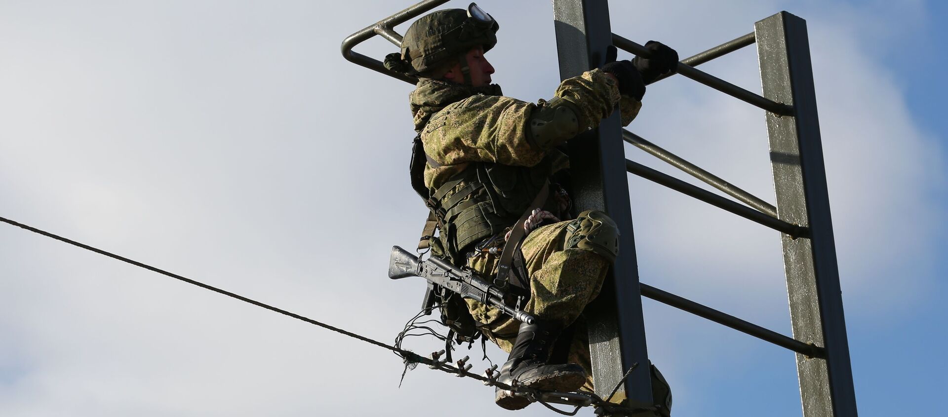 Los efectivos del 108 regimiento de tropas aerotransportadas se entrenan en el polígono Raevski a las afueras de Novorossíisk - Sputnik Mundo, 1920, 03.06.2020