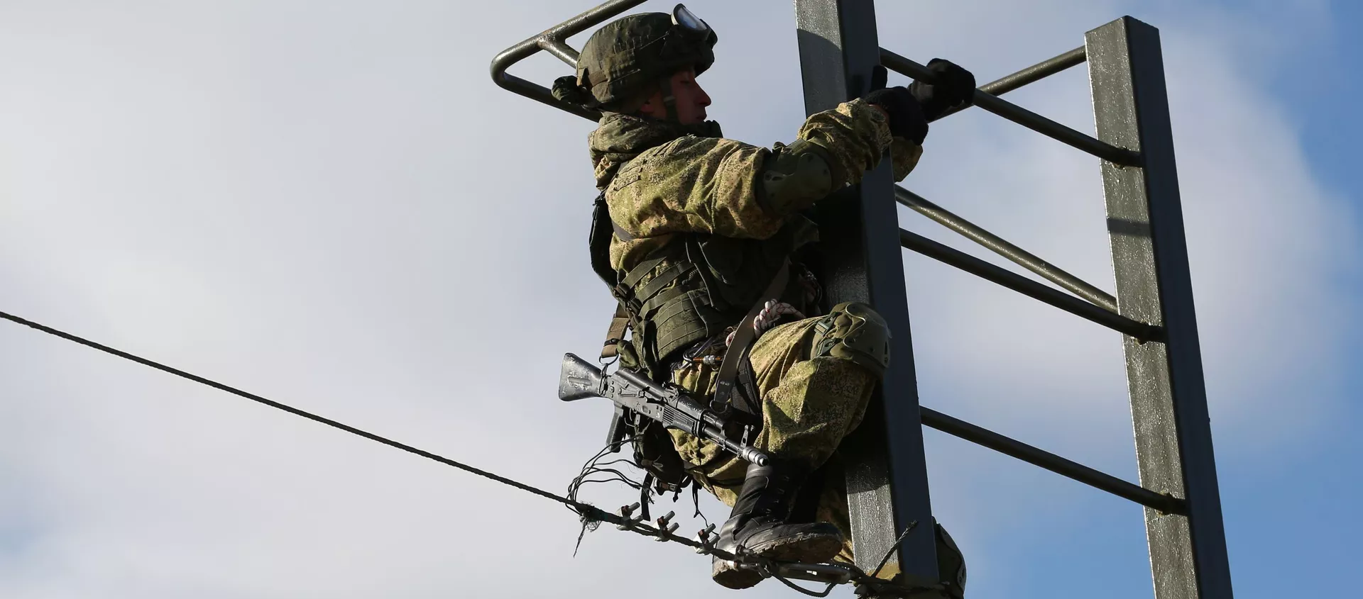 Los efectivos del 108 regimiento de tropas aerotransportadas se entrenan en el polígono Raevski a las afueras de Novorossíisk Los efectivos del 108 regimiento de tropas aerotransportadas se entrenan en el polígono Raevski a las afueras de Novorossíisk - Sputnik Mundo, 1920, 03.06.2020