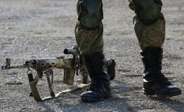 Los efectivos del 108 regimiento de tropas aerotransportadas se entrenan en el polígono Raevski a las afueras de Novorossiisk. - Sputnik Mundo