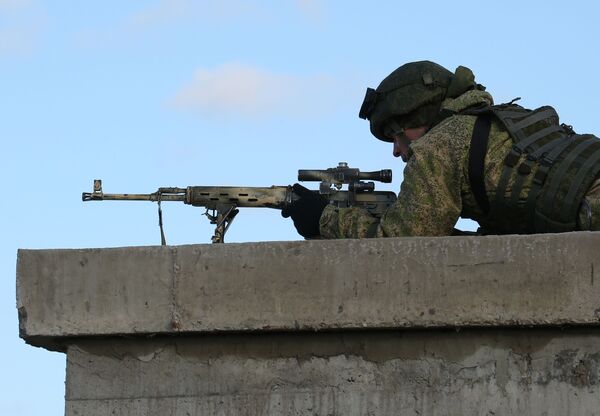 Los efectivos del 108 regimiento de tropas aerotransportadas se entrenan en el polígono Raevski a las afueras de Novorossiisk. - Sputnik Mundo