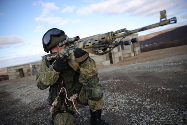 Los efectivos del 108 regimiento de tropas aerotransportadas se entrenan en el polígono Raevski a las afueras de Novorossiisk. - Sputnik Mundo