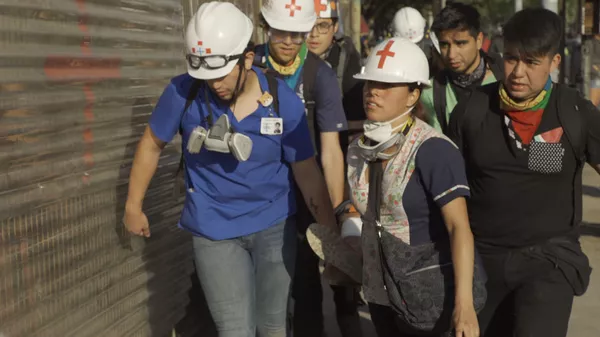 Piquetes sanitarios: otra forma de protesta en las manifestaciones sociales en Chile Piquetes sanitarios: otra forma de protesta en las manifestaciones sociales en Chile - Sputnik Mundo