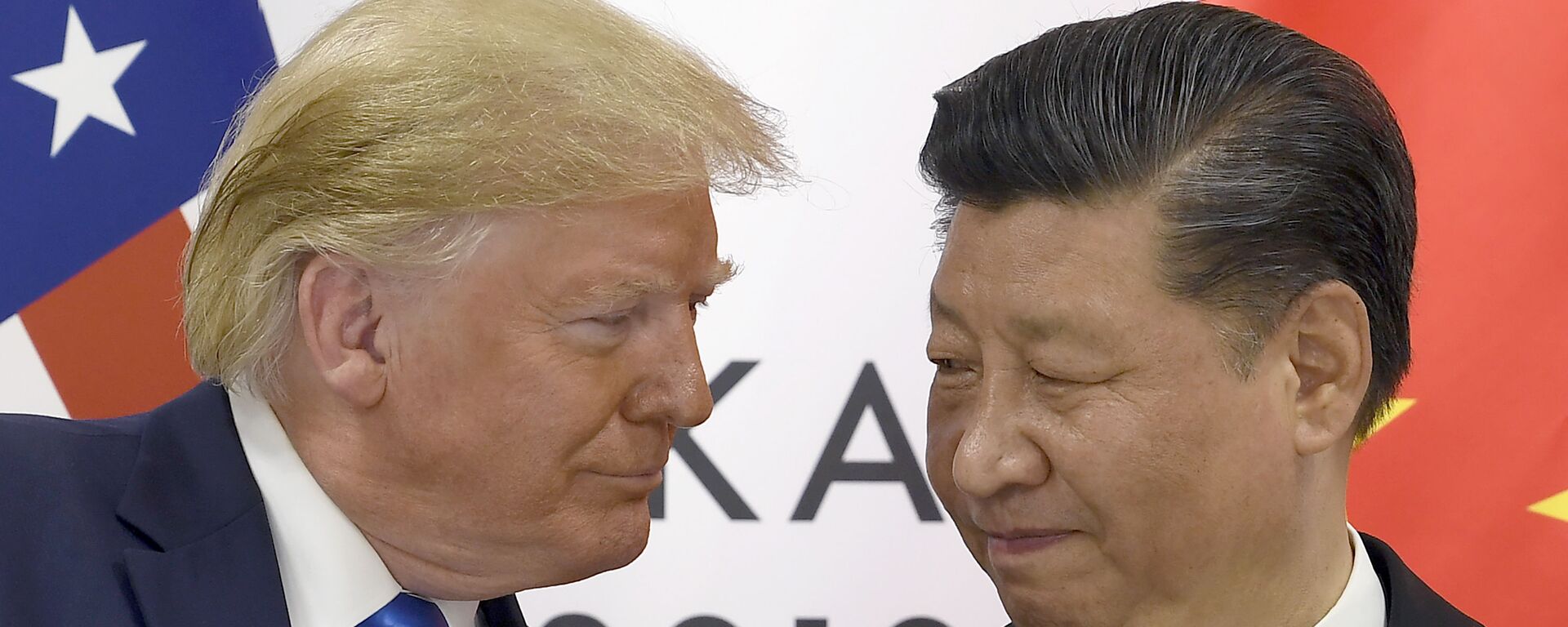 Donald Trump, entonces presidente de EEUU, se reúne con su par chino, Xi Jinping, durante el G20  - Sputnik Mundo, 1920, 07.11.2024