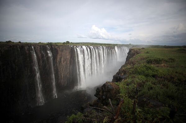 Las Cataratas Victoria, una joya de la naturaleza a punto de desaparecer
 - Sputnik Mundo