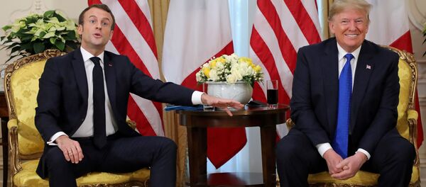 El Presidente de Francia, Emmanuel Macron, en una reunión con el presidente de Estados Unidos, Donald Trump - Sputnik Mundo