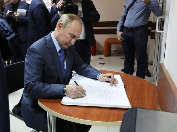 De Camila Cabello a Vladímir Putin: las imágenes más impresionantes y destacadas de la semana - Sputnik Mundo