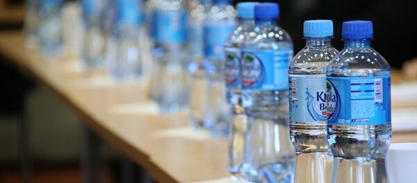 Las botellas de agua - Sputnik Mundo