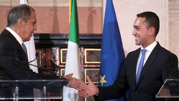 El canciller ruso, Serguéi Lavrov, y su homólogo italiano, Luigi Di Maio - Sputnik Mundo