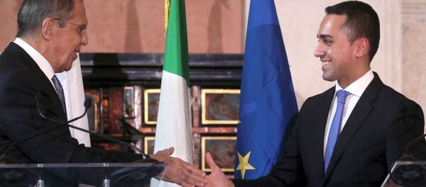 El canciller ruso, Serguéi Lavrov, y su homólogo italiano, Luigi Di Maio - Sputnik Mundo
