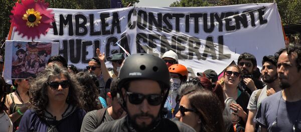 Marcha en reclamo de una asamblea constituyente para cambiar la constitución de Chile - Sputnik Mundo