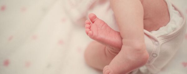 Los pies de un bebé (archivo) Los pies de un bebé (archivo) - Sputnik Mundo