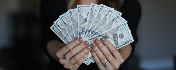 Una mujer con dinero Una mujer con dinero - Sputnik Mundo