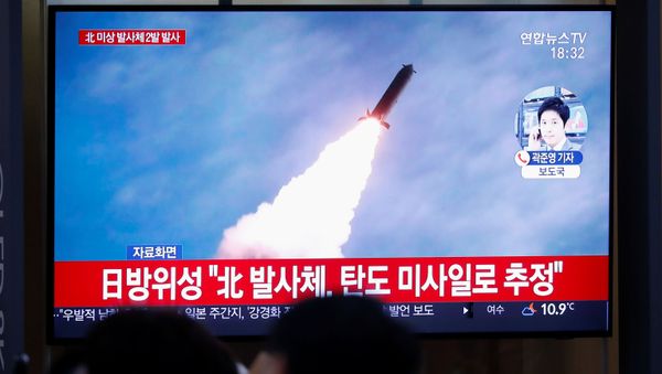 Lanzamiento de un misil norcoreano Lanzamiento de un misil norcoreano - Sputnik Mundo