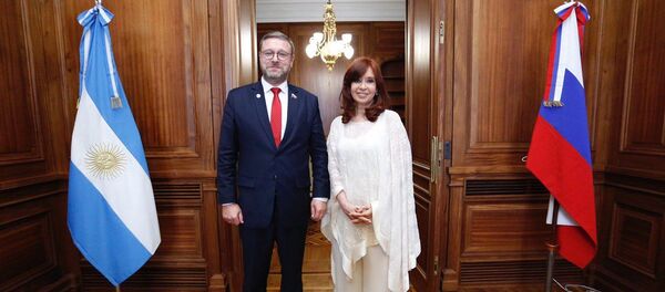 La vicepresidenta de Argentina, Cristina Fernández recibe a Konstantin Kosachev, presidente del Comité de Asuntos Internacionales del Parlamento de Rusia - Sputnik Mundo
