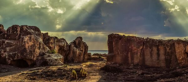 Rocas y piedras en una costa (imagen referencial) - Sputnik Mundo