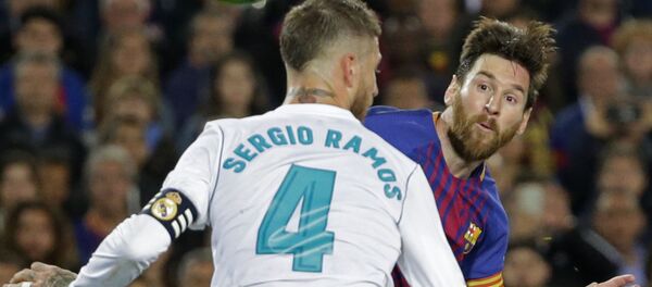 El capitán del Real Madrid, Sergio Ramos, y el capitán del Barcelona, Lionel Messi, durante 'El Clásico' El capitán del Real Madrid, Sergio Ramos, y el capitán del Barcelona, Lionel Messi, durante 'El Clásico' - Sputnik Mundo