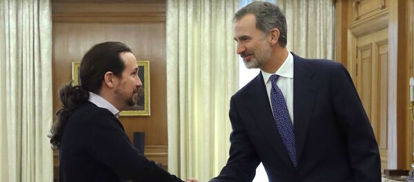 El secretario general del partido español Podemos, Pablo Iglesias, y el Jefe del Estado, el monarca Felipe VI - Sputnik Mundo