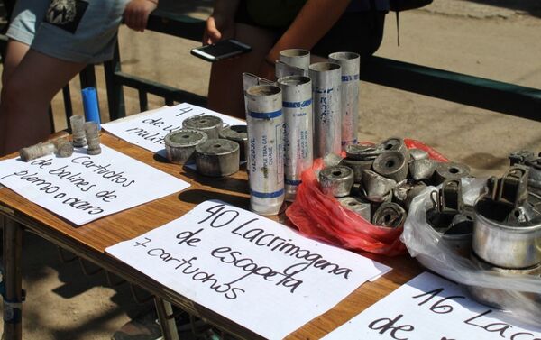 Material lanzado por carabineros en Lo Hermida, el  11 y 12 de noviembre de 2019 - Sputnik Mundo