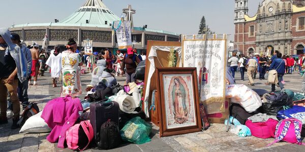 Peregrinos y danzantes: México celebra el día de la Virgen de Guadalupe - Sputnik Mundo