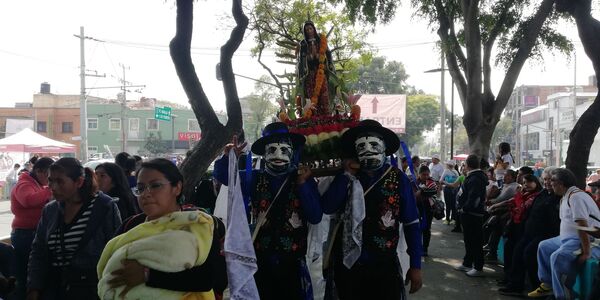 Peregrinos y danzantes: México celebra el día de la Virgen de Guadalupe - Sputnik Mundo