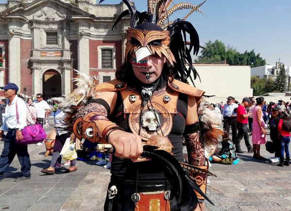 Peregrinos y danzantes: México celebra el día de la Virgen de Guadalupe - Sputnik Mundo