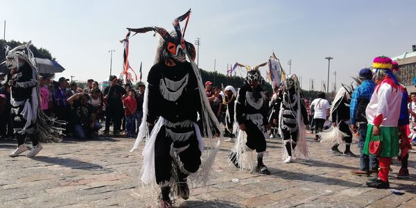 Peregrinos y danzantes: México celebra el día de la Virgen de Guadalupe - Sputnik Mundo