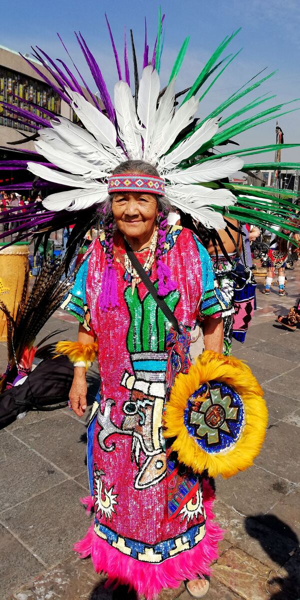 Peregrinos y danzantes: México celebra el día de la Virgen de Guadalupe - Sputnik Mundo