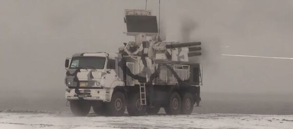 Los sistemas antiaéreos Pantsir-S1 ponen a prueba sus cañones - Sputnik Mundo