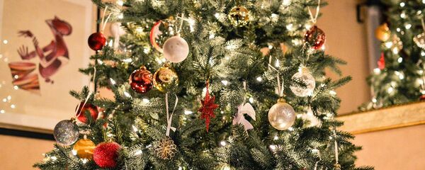 Un árbol de navidad, referencial - Sputnik Mundo