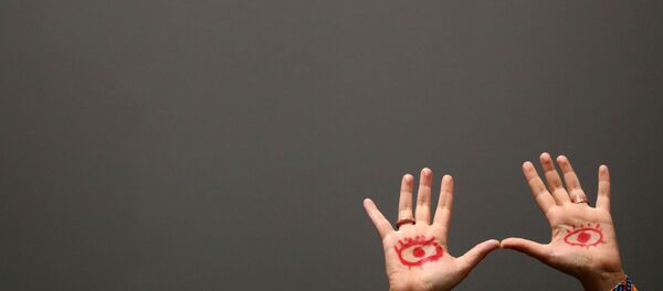 Un activista durante la COP25 en Madrid - Sputnik Mundo