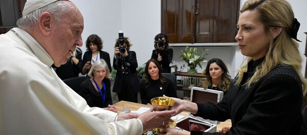 El papa Francisco y la primera dama argentina, Fabiola Yáñez - Sputnik Mundo