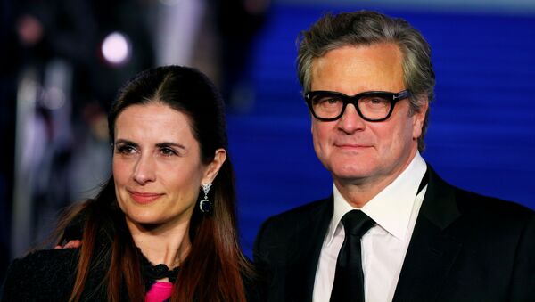El actor británico Colin Firth con su esposa Livia Giuggioli El actor británico Colin Firth con su esposa Livia Giuggioli - Sputnik Mundo