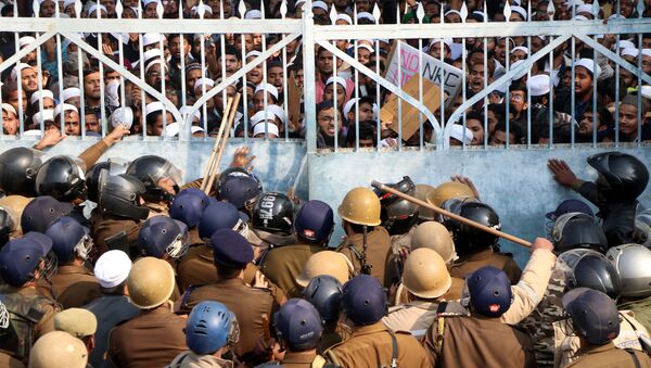 Situación en la universidad de Lucknow, la India - Sputnik Mundo