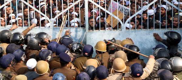 Situación en la universidad de Lucknow, la India - Sputnik Mundo