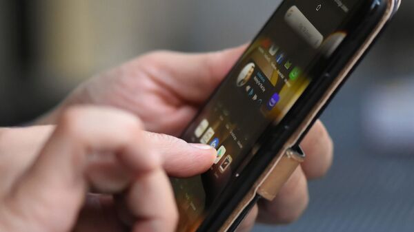 Un teléfono Android - Sputnik Mundo