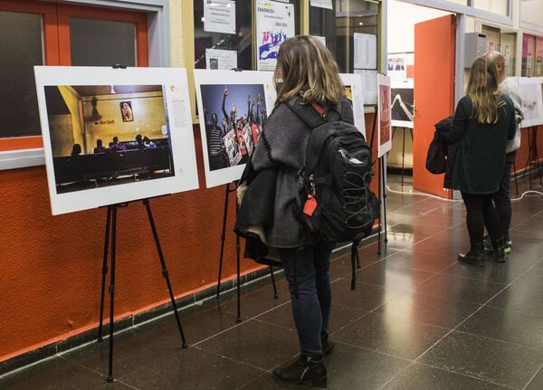 Se inaugura en Madrid la exposición del concurso Andréi Stenin 2019 - Sputnik Mundo