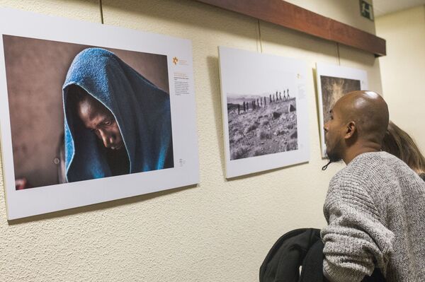 La exposición del concurso Andréi Stenin 2019 en Madrid - Sputnik Mundo
