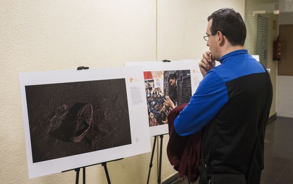 La exposición del concurso Andréi Stenin 2019 en Madrid - Sputnik Mundo