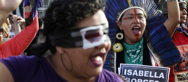 Mujeres cantan 'Un violador en tu camino' en Brasilia Mujeres cantan 'Un violador en tu camino' en Brasilia - Sputnik Mundo