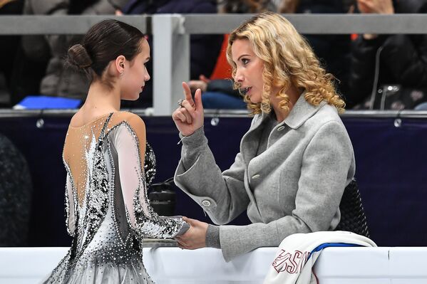 Desde Cleopatra hasta Lara Croft: así ha lucido la patinadora Alina Zaguítova sobre el hielo
 - Sputnik Mundo