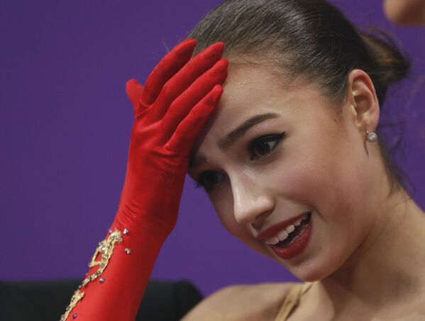 Desde Cleopatra hasta Lara Croft: así ha lucido la patinadora Alina Zaguítova sobre el hielo
 - Sputnik Mundo