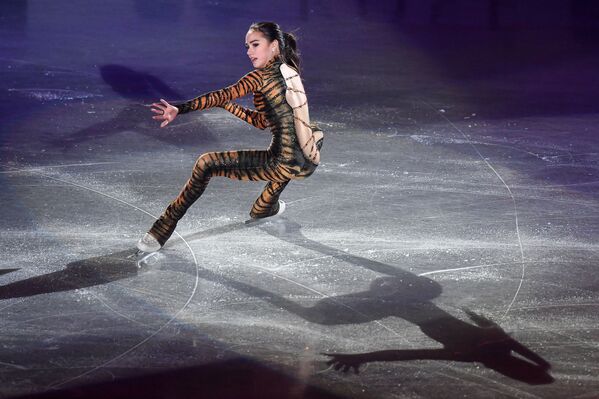 Desde Cleopatra hasta Lara Croft: así ha lucido la patinadora Alina Zaguítova sobre el hielo
 - Sputnik Mundo