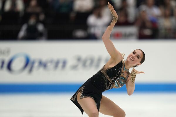 Desde Cleopatra hasta Lara Croft: así ha lucido la patinadora Alina Zaguítova sobre el hielo
 - Sputnik Mundo