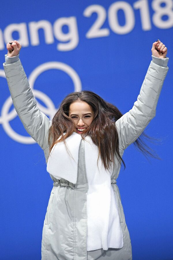 Desde Cleopatra hasta Lara Croft: así ha lucido la patinadora Alina Zaguítova sobre el hielo
 - Sputnik Mundo