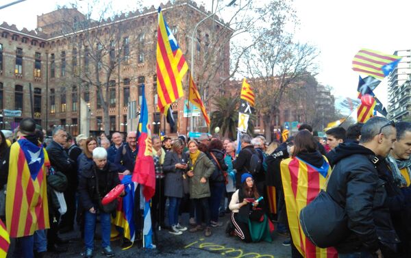 Las protestas independentistas fuera del estadio del Barça-Madrid - Sputnik Mundo