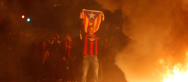 Enfrentamientos entre policías e independistas durante El Clásico en el Camp Nou, Barcelona, el 18 de diciembre de 2019 - Sputnik Mundo