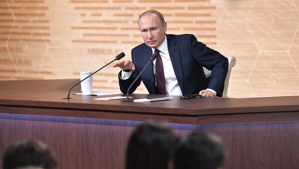 El presidente ruso, Vladímir Putin, durante la gran rueda de prensa anual 2019 - Sputnik Mundo