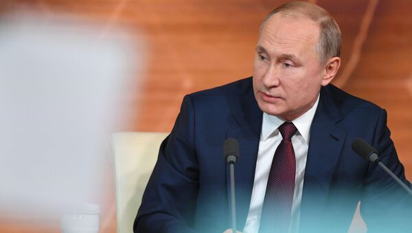 El presidente ruso, Vladímir Putin, durante la gran rueda de prensa anual 2019 - Sputnik Mundo