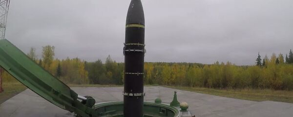 Un misil balístico (archivo) - Sputnik Mundo